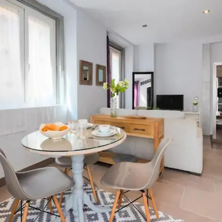 Cozy Centric- 1Bd 1Bt- Sol-Plaza Mayor-3