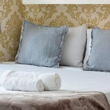 Cozy Centric- 1Bd 1Bt- Sol-Plaza Mayor-2